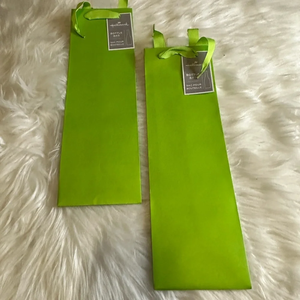 🩷5/$10 Bright Green Gift Bags
